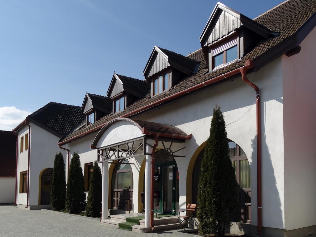Prince Hotel ミエルクレア＝チュク エクステリア 写真