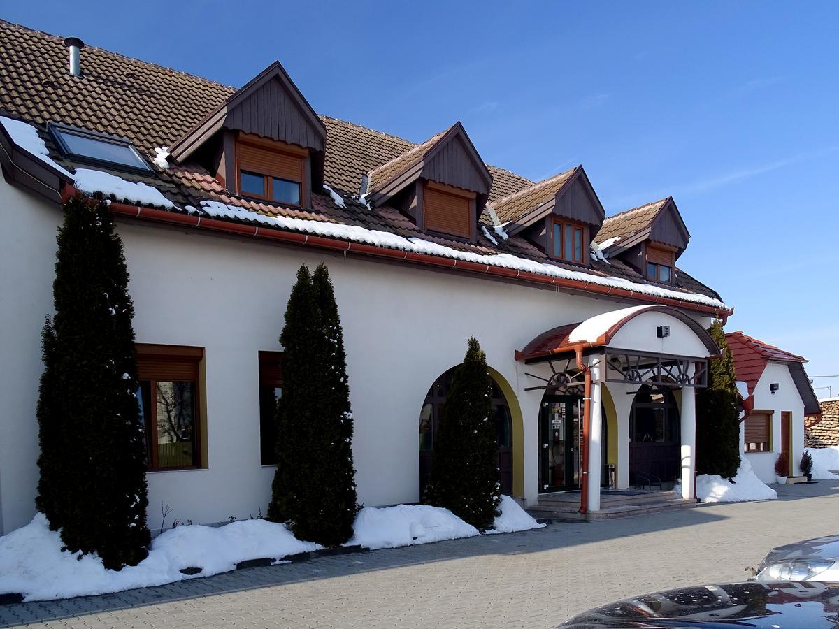 Prince Hotel ミエルクレア＝チュク エクステリア 写真