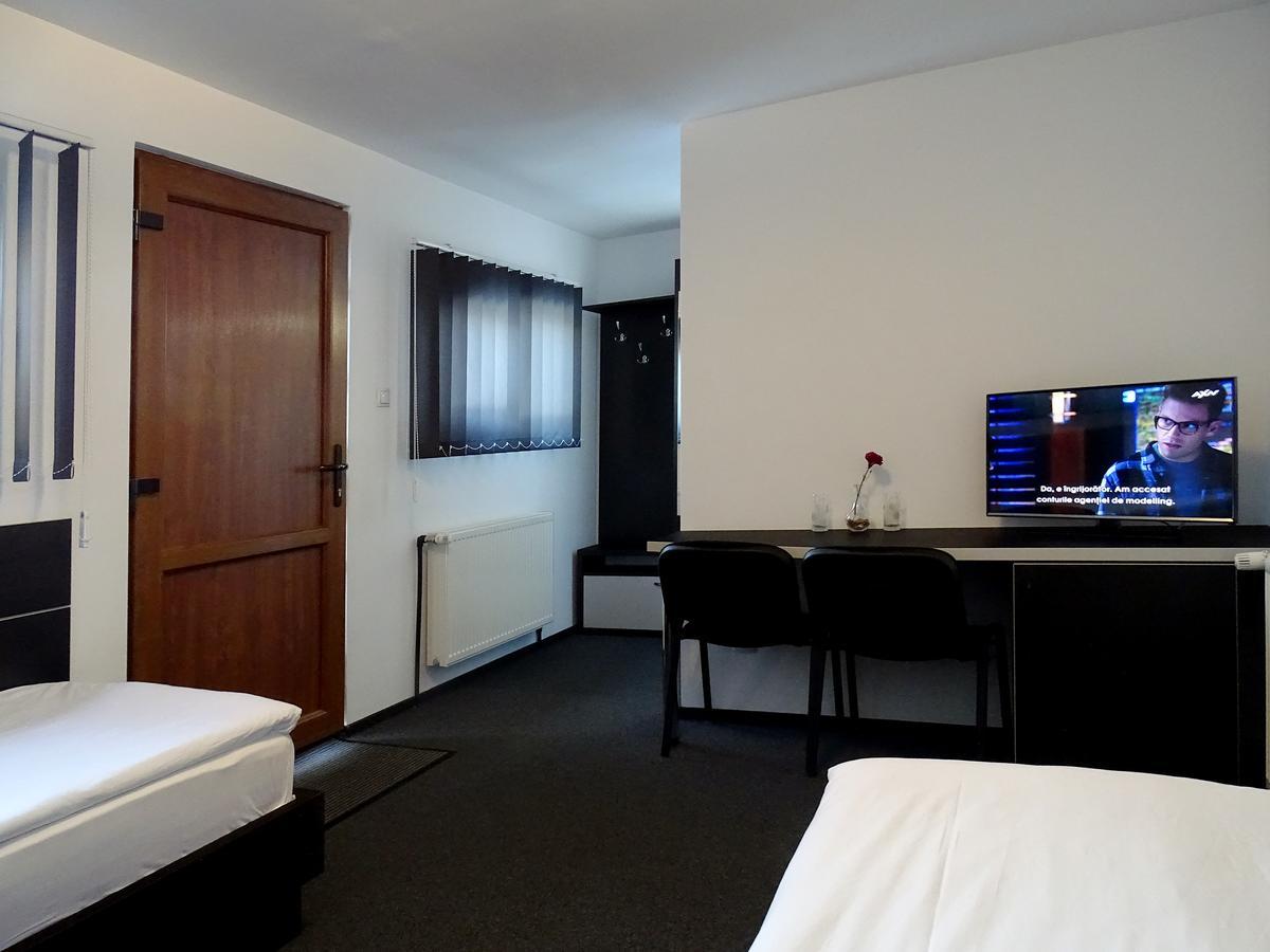 Prince Hotel ミエルクレア＝チュク エクステリア 写真