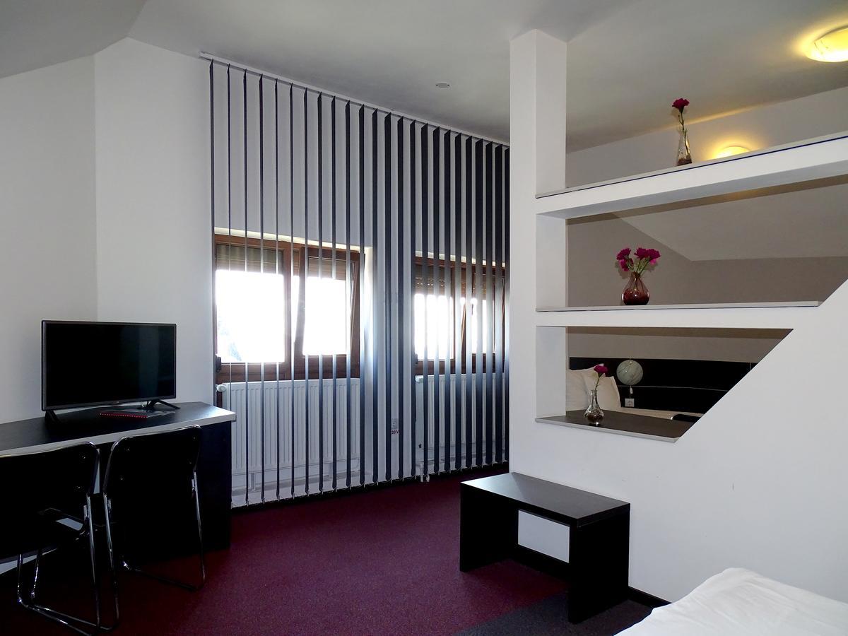 Prince Hotel ミエルクレア＝チュク エクステリア 写真
